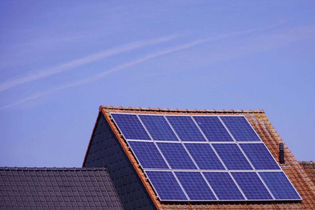 Panneau photovoltaïque sur un toit