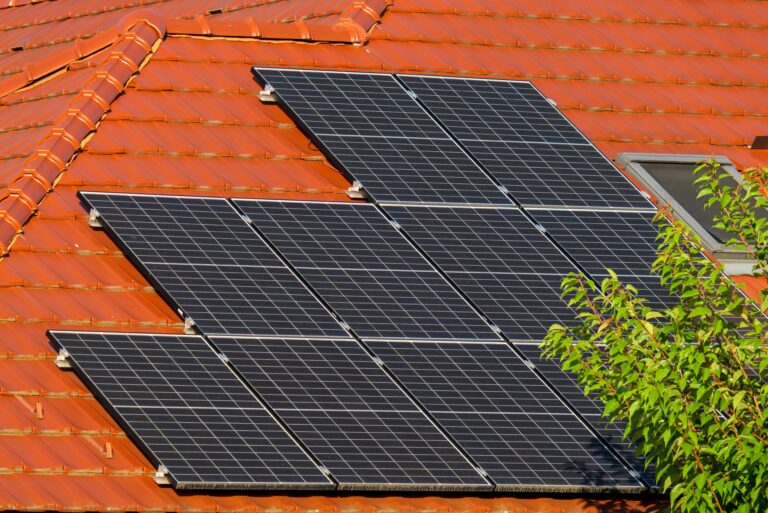Panneaux solaires sur une maison